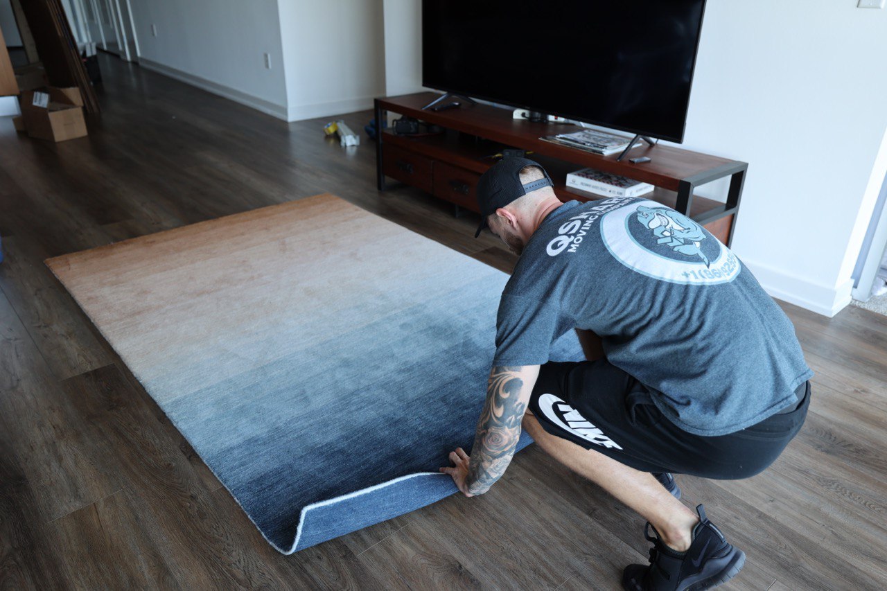 a picture of Qshark movers san clemente providing moving service