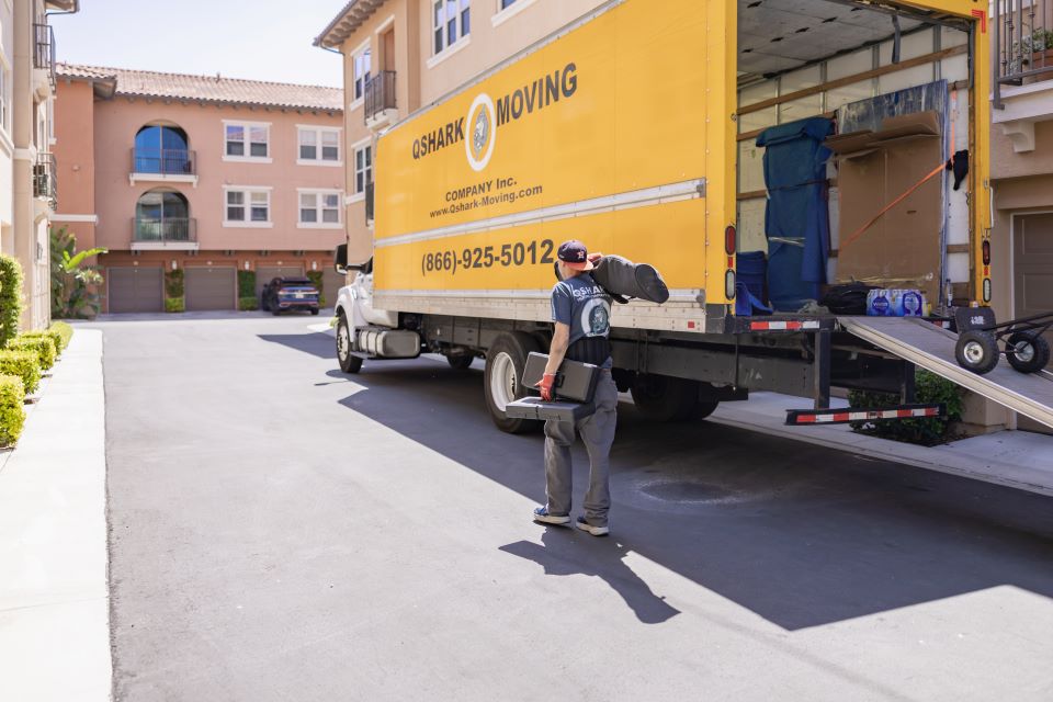 Cheap Movers Los Angeles | The Good and Not So Good