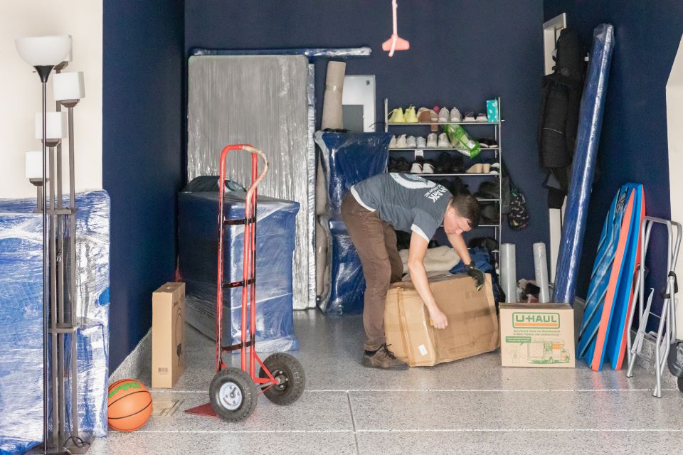 a picture of qshark mover preparing a moving a box