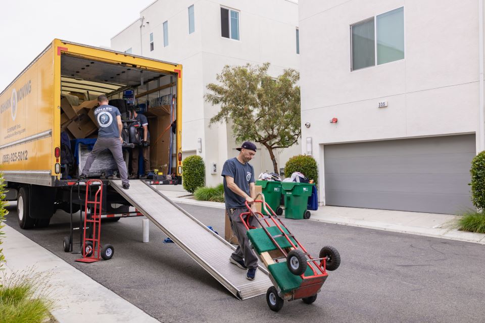 qshark movers loading a moving truck